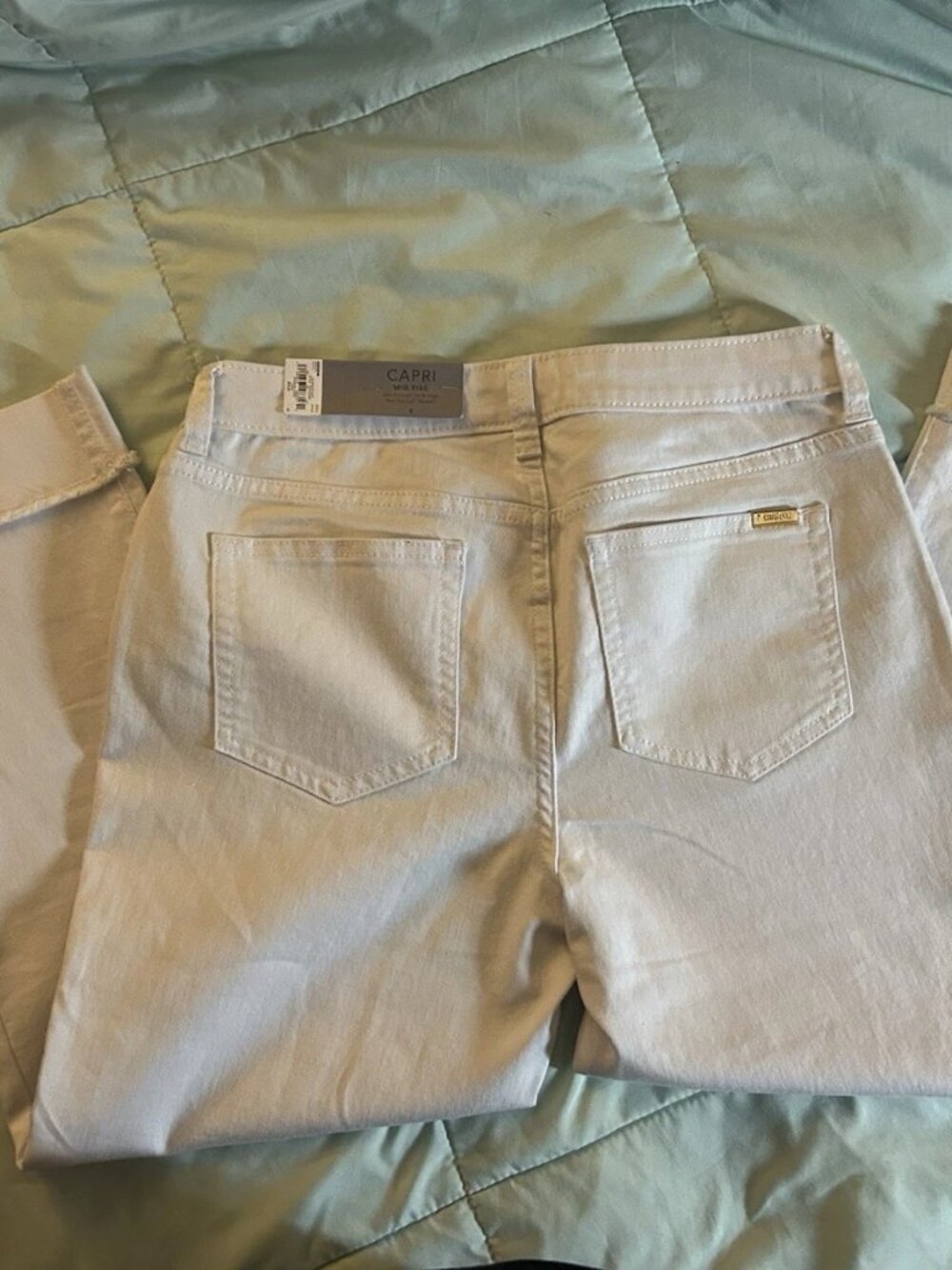 Jennifer Lopez Jeans Womens 8 White Stretch Mid Rise Flat Front Capri Pants NWT